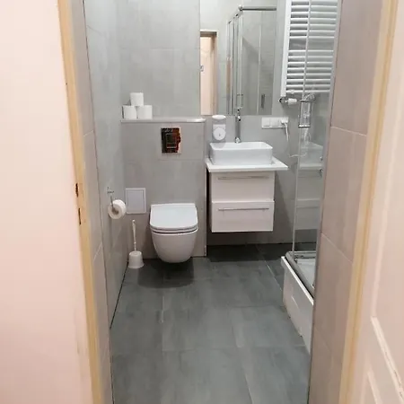 Hostel Tulip - Pokoj 7 Ze Wspolna Lazienka I Kuchnia Szczecin Exterior photo